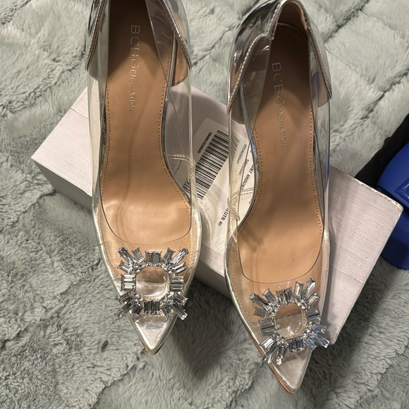 Clear with sliver design on the front - Picture 1 of 4